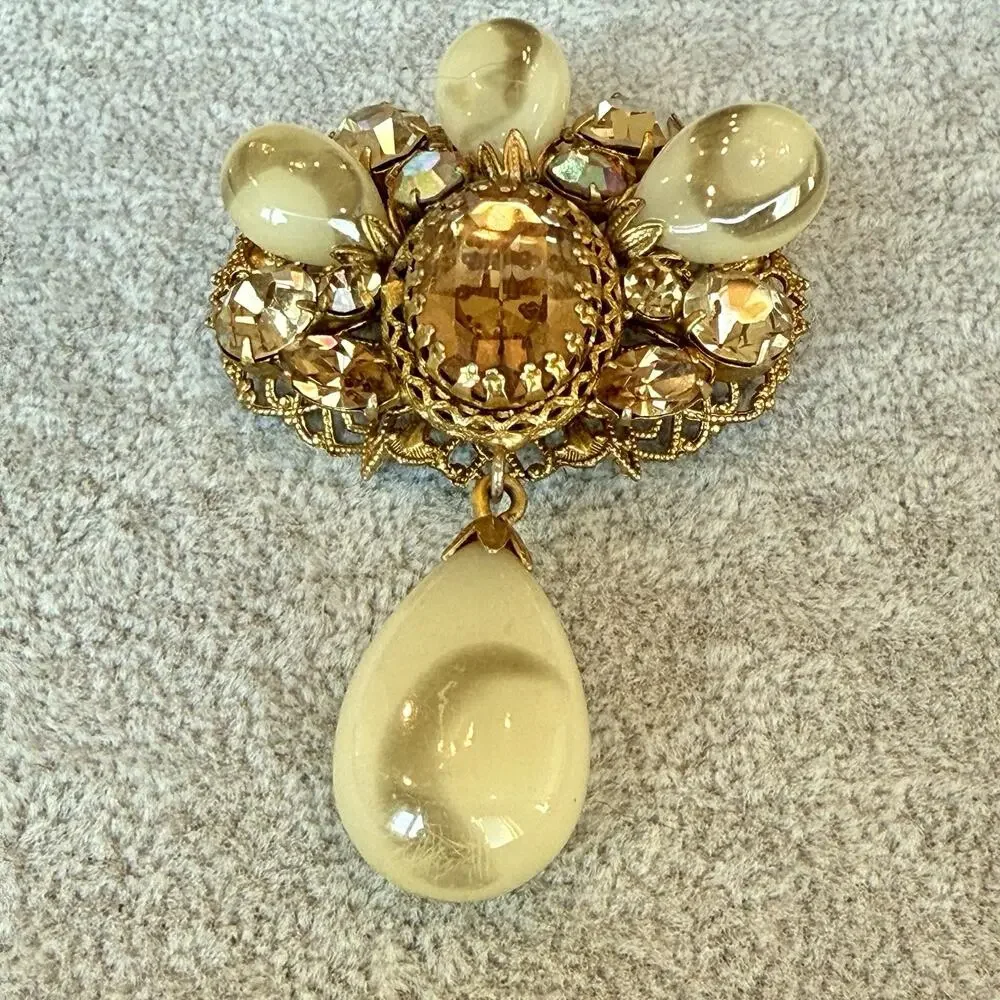 Vintage Signed Regency Beautiful Art Glass Stone Dangle Brooch Gold Tone